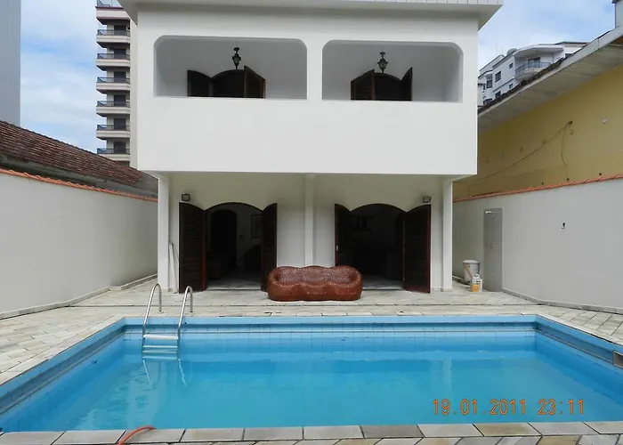 Praia Canto Do Forte Guest House