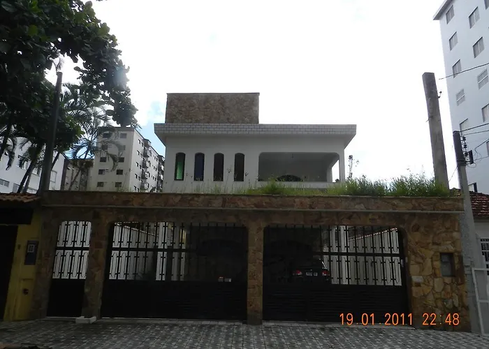 Praia Canto Do Forte Guest House